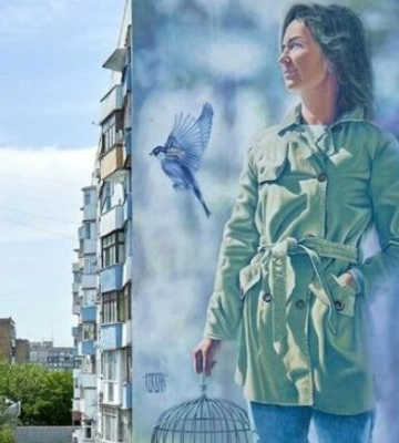 В Мариуполе оккупанты уничтожили последний довоенный мурал с важным посылом