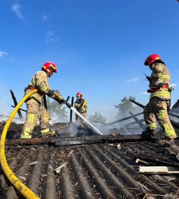 На Дубровиччині горіли дві господарчі будівлі (ФОТО)