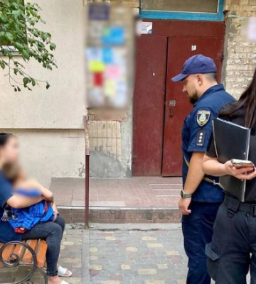 На Київщині із вікна четвертого поверху випав 4-річний хлопчик (подробиці)