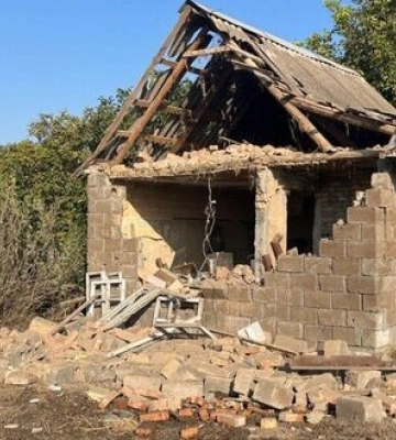 Окупанти з важкої артилерії й дроном-камікадзе атакували Нікопольщину: пошкоджено будинки та ЛЕП. ФОТОрепортаж