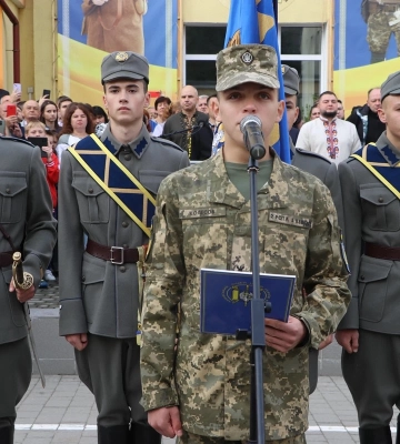 Військові з Польщі і Литви привітали першокурсників ліцею Героїв Крут у Львові