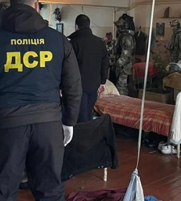 На Волині керівник підприємства за $4500 допомагав чоловіку перетнути кордон