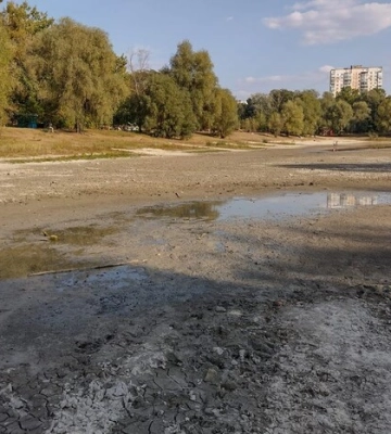 У Києві повністю висохло озеро Синє 