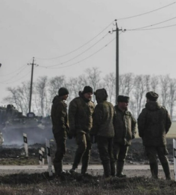Окупантам не вистачає колаборнатів: змушені звозити в Україну працівників з РФ