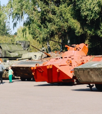 У Черкасах відкрили виставку «Парк трофейної техніки»