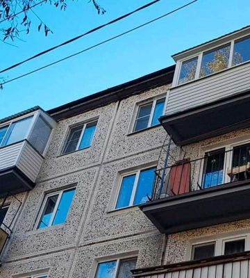 В Днепре на Мандрыковской бабушка выпала с 7-го этажа
