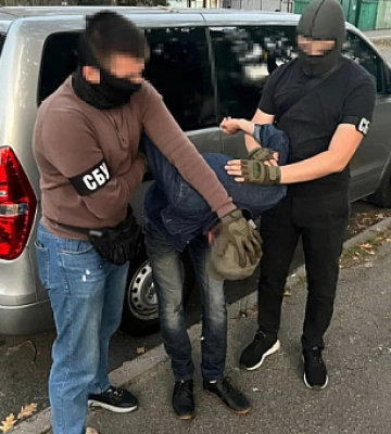 СБУ затримала чоловіка, який хотів шпигувати за «Армією дронів»