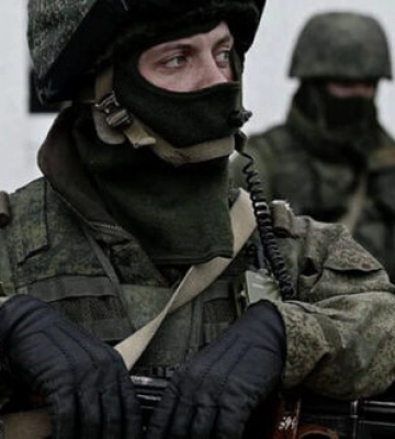 Россияне в порт Мариуполя завозят бетонные конструкции для строительства укреплений, - Андрющенко
