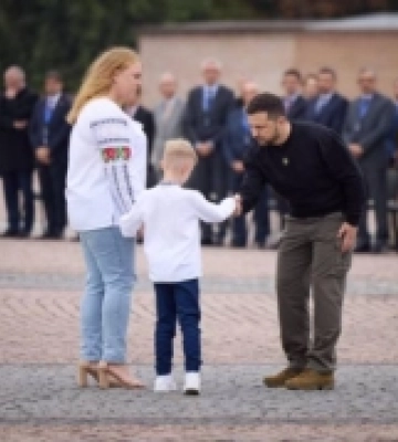 Зеленський вручив «Золоту Зірку» рідним загиблого волинянина Максима Стрижака