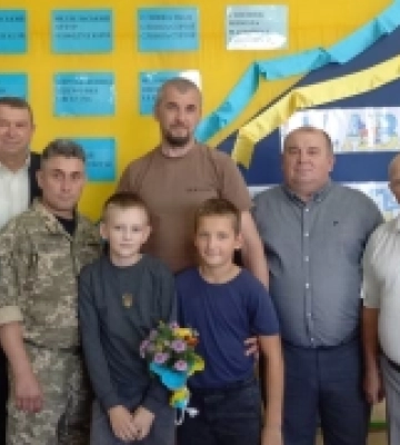 У селі на Волині гімназисти зустрілися із захисником України