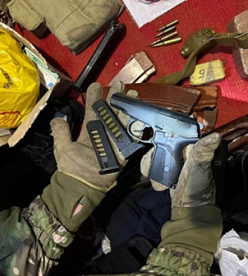 На Дніпропетровщині поліція вилучили у чоловіка збройний арсенал