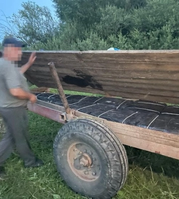 На Волині затримали контрабандистів з набитим цигарками трактором: як їх покарали