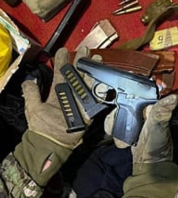 На Дніпропетровщині поліція вилучили у чоловіка збройний арсенал