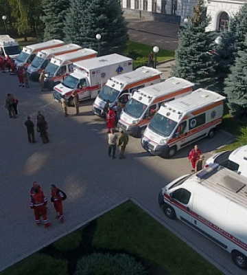 На Дніпропетровщині військовим передали 30 «швидких»
