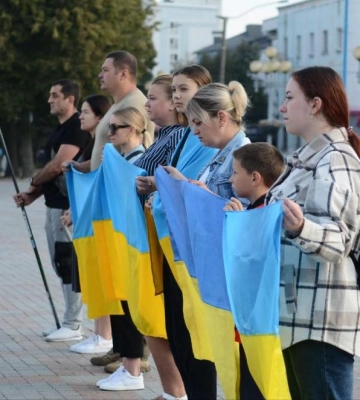 Щоранку центр міста завмирає: рівняни по-особливому вшановують полеглих героїв (ВІДЕО)
