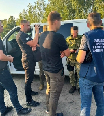 Волинського прикордонника спіймали на хабарі