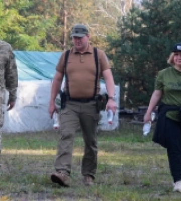 Луцькі волонтери вчилися тактичної медицини та правил поводження зі зброєю