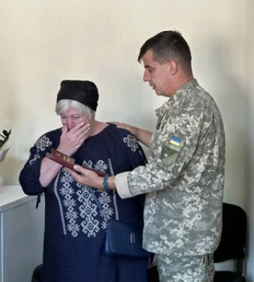 У Рахові  матері загиблого Героя вручили державну нагороду сина, який поліг смертю хоробрих, захищаючи Україну від російських&amp;hellip;