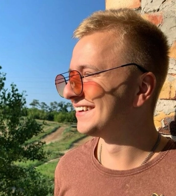 Відвів підбитий літак від села. Згадаймо пілота Дмитра Чумаченка