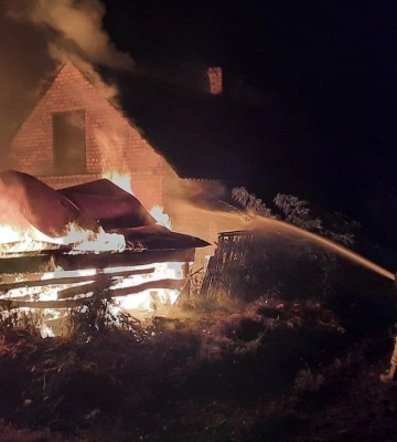 У селі біля Луцька невідомі підпалили господарську споруду