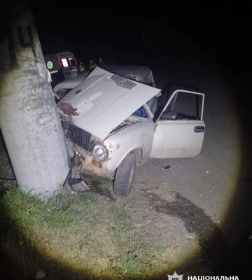 У Мерефі п’яний водій ВАЗ «влетів» в електроопору: загинув пасажир 