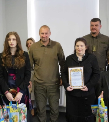 Почесний консул Литви зустрівся з дітьми-переселенцями з Луганщини