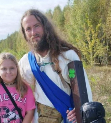 ДТП на Київській у Рівному: Ланос злетів з дороги, працюють дві карети швидкої (ВІДЕО)