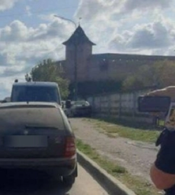 У Луцьку муніципали покарали водіїв за паркування у Старому місті 