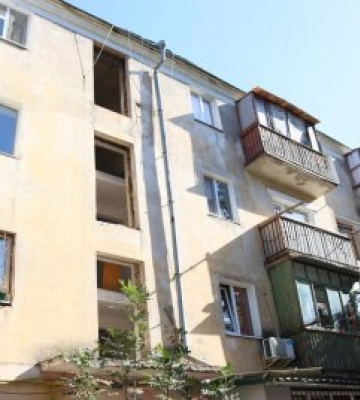 У Миколаєві відновлюють житловий будинок на Райдужній, що постраждав від обстрілів рф