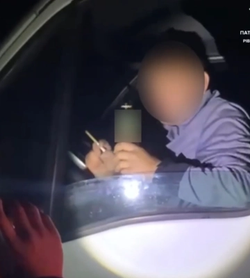 І що? - водій-нахаба на Рівненщині за кермом випив пива. На очах у патрульних