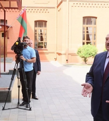 Вусатий &quot;нянь&quot;: як Лукашенко намагається уникнути ордера від МКС
