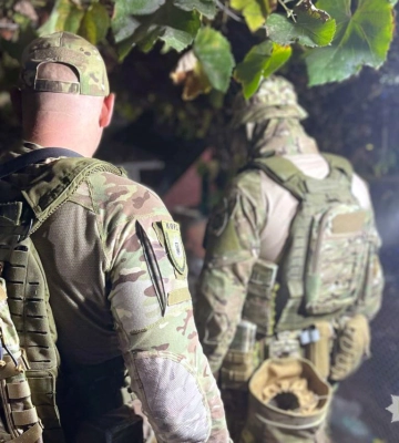 На Черкащині провели операцію затримання чоловіка, який поранив із рушниці поліцейського (ВІДЕО)