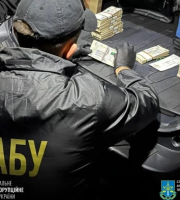 Меру Сум та директору Департаменту інфраструктури міста повідомили про підозру за великий хабар