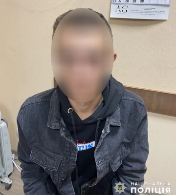 Розпилив газовий балончик та відібрав телефон - у Миколаєві юнак пограбував 16-річну дівчину