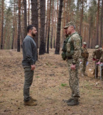 Президент Зеленський відвідав українських військових на фронті