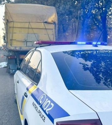 На Одещині велосипедист під час руху впав під колеса вантажівки