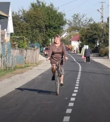 В Соснице на Черниговщине мама погибшего воина Владислава Грищенко построила дорогу за деньги, выделенные государством после&amp;hellip;
