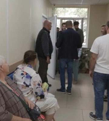 В оккупированном Мелитополе люди по два месяца ждут своей очереди к врачу (видео)
