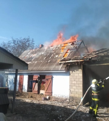 У Дубенському районі під час пожежі постраждав чоловік: його госпіталізували з опіками