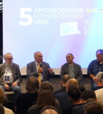 «Над Севастополем должен быть украинский флаг». Российские оппозиционеры обсуждали формулу победы Украины в войне с Россией