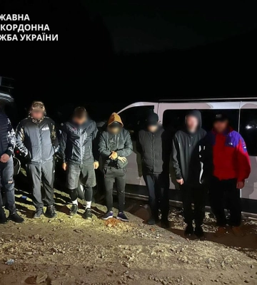 Подорож не вдалась: на кордоні затримали 7 ухилянтів, які намагалися прорватися до Румунії
