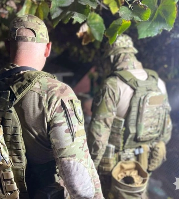 Стрелял в односельчан и ранил полицейского: под Черкассами задержали вооруженного мужчину 