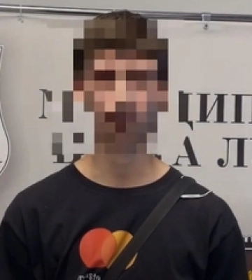 Хуліган, який крутив камери на зупинках у Луцьку,  «здався» муніципалам (відео)