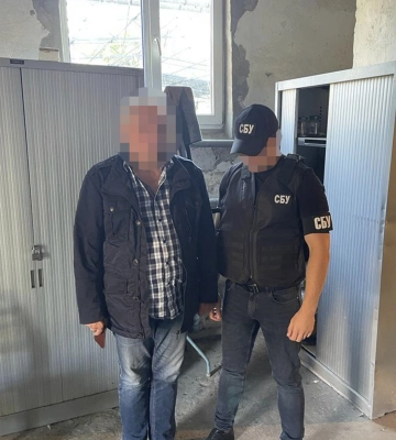 Вимагав гроші від військовослужбовця: СБУ у Дніпрі викрила посадовця медзакладу на зловживанні впливом