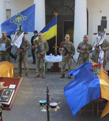 У Полтаві попрощалися з двома захисниками, які загинули на війні з росіянами