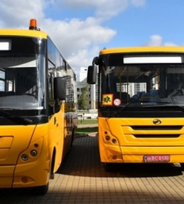 Громади на Волині отримали новенькі подовжені шкільні автобуси