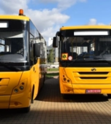 Ще три громади на Волині та Рівненщині отримали шкільні автобуси