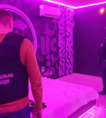 Інтимні послуги в масажному салоні – рівнянина підозрюють в організації борделю