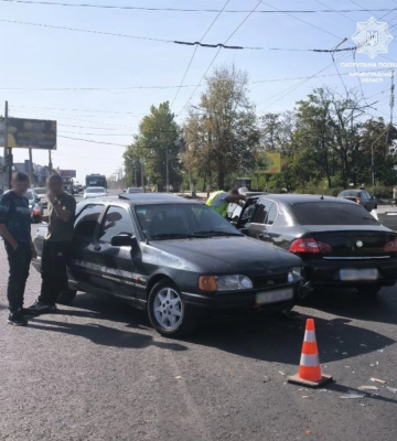 У Кропивницькому зіштовхнулися Ford та Skoda (ФОТО)