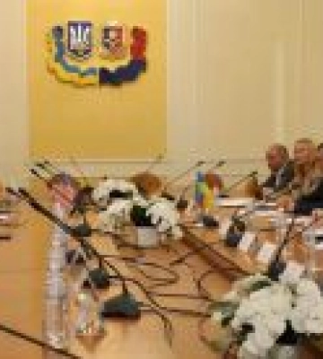 «Дивимося на вас як на країну, котра на передовій бореться за правосуддя»